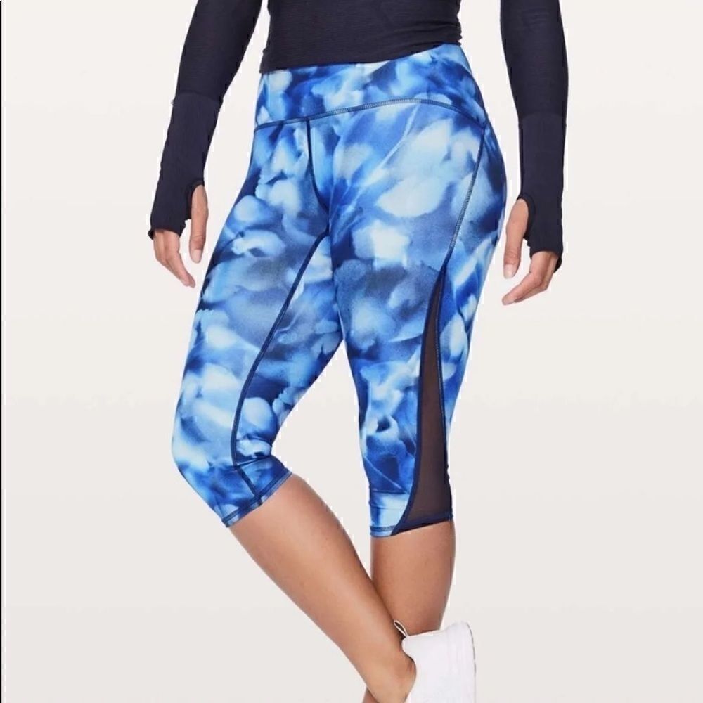Lululemon Wunder Under Blush Blossom Capri Pants!